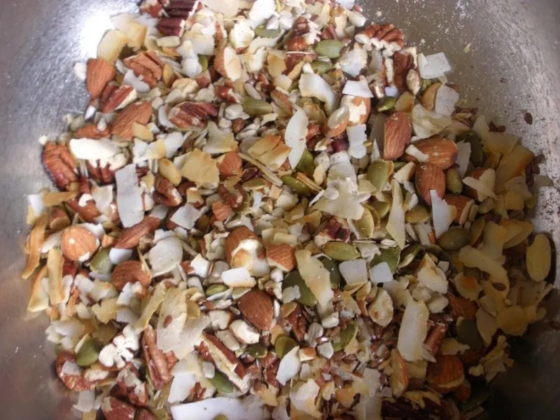 Paleo Snack Bars | taketwotapas | #Paleo #Snack #Bars #Nuts #GranolaBars