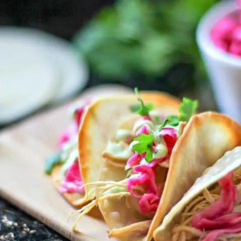 Side view of mini asian tacos