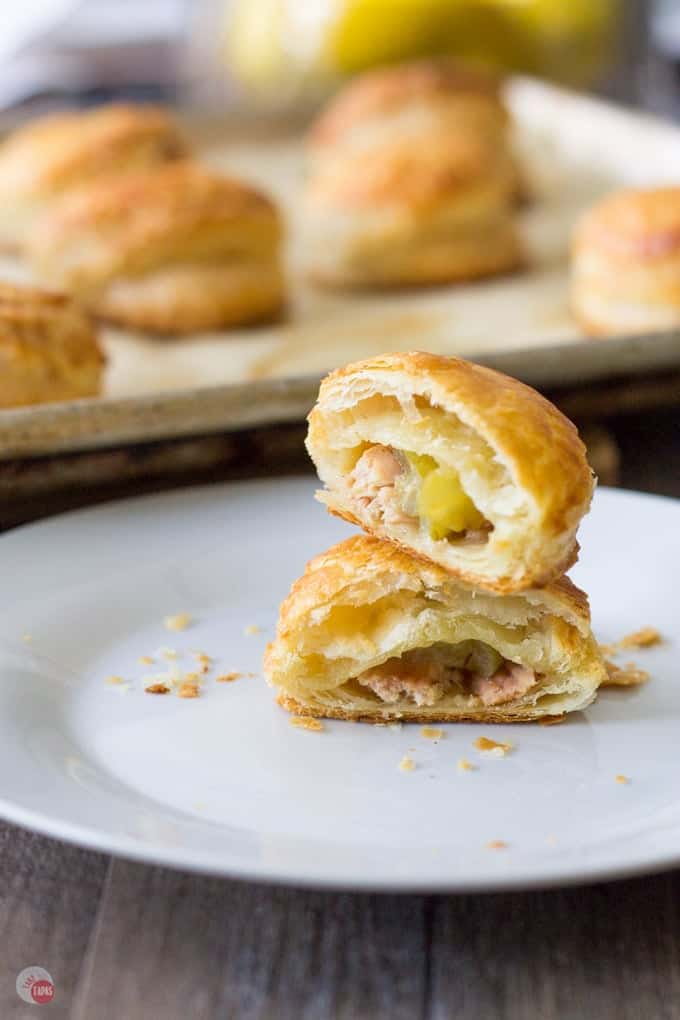 Use your leftover smoked chicken and few remaining grapes and make it into smoked chicken hand pies for lunch or your next tailgating party! Smoked Chicken and Roasted Grape Hand Pies Recipe | Take Two Tapas | #SmokedChicken #ChickenRecipes #LeftoverRecipe #LeftoverChicken #HandPies #PuffPastry #grapes