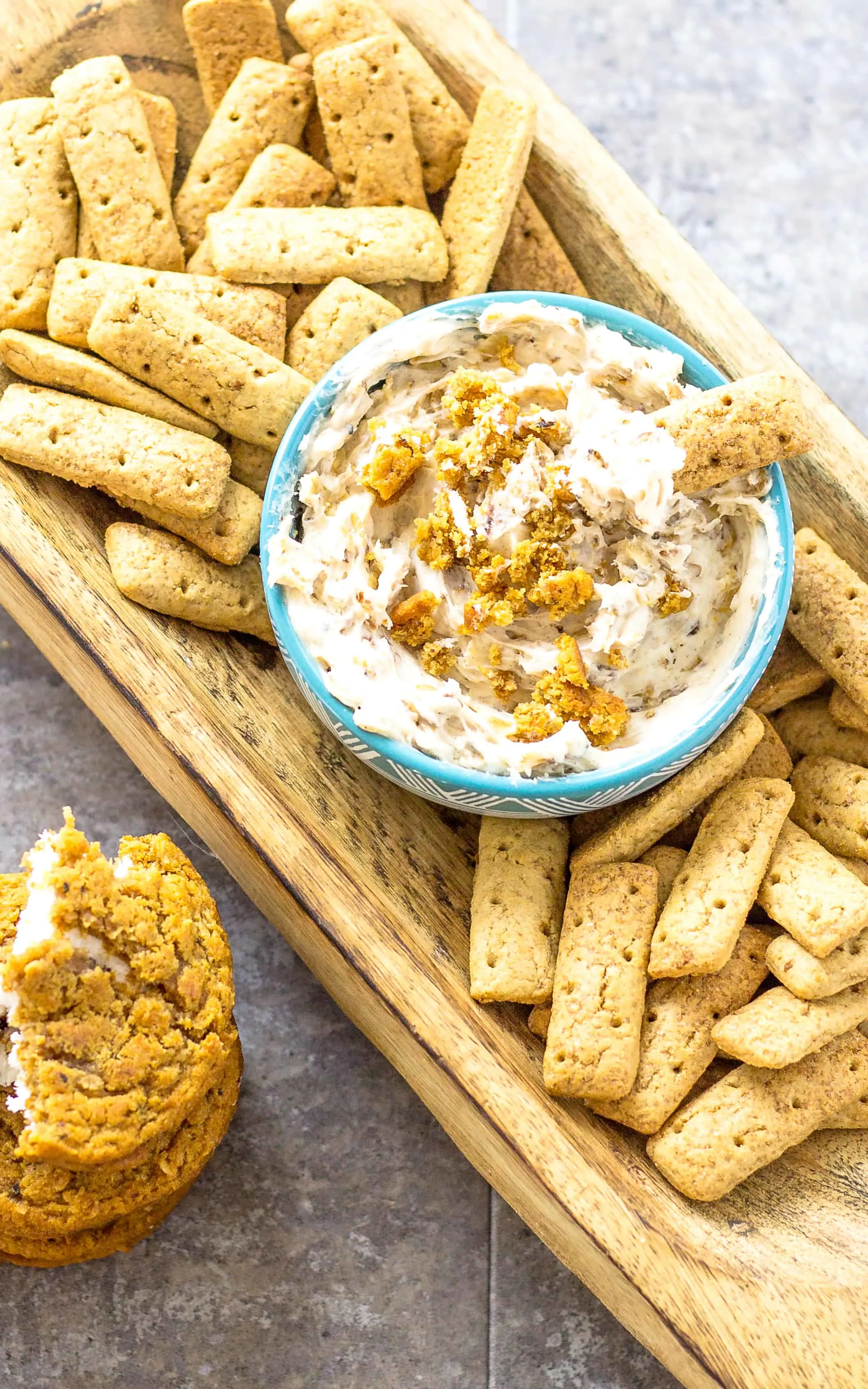 It is a childhood favorite that we can enjoy like adults - Oatmeal Cream Pie Dip | Take Two Tapas | #OatmealCreamPeDip #OatmealCreamPie #SweetDips #Dips
