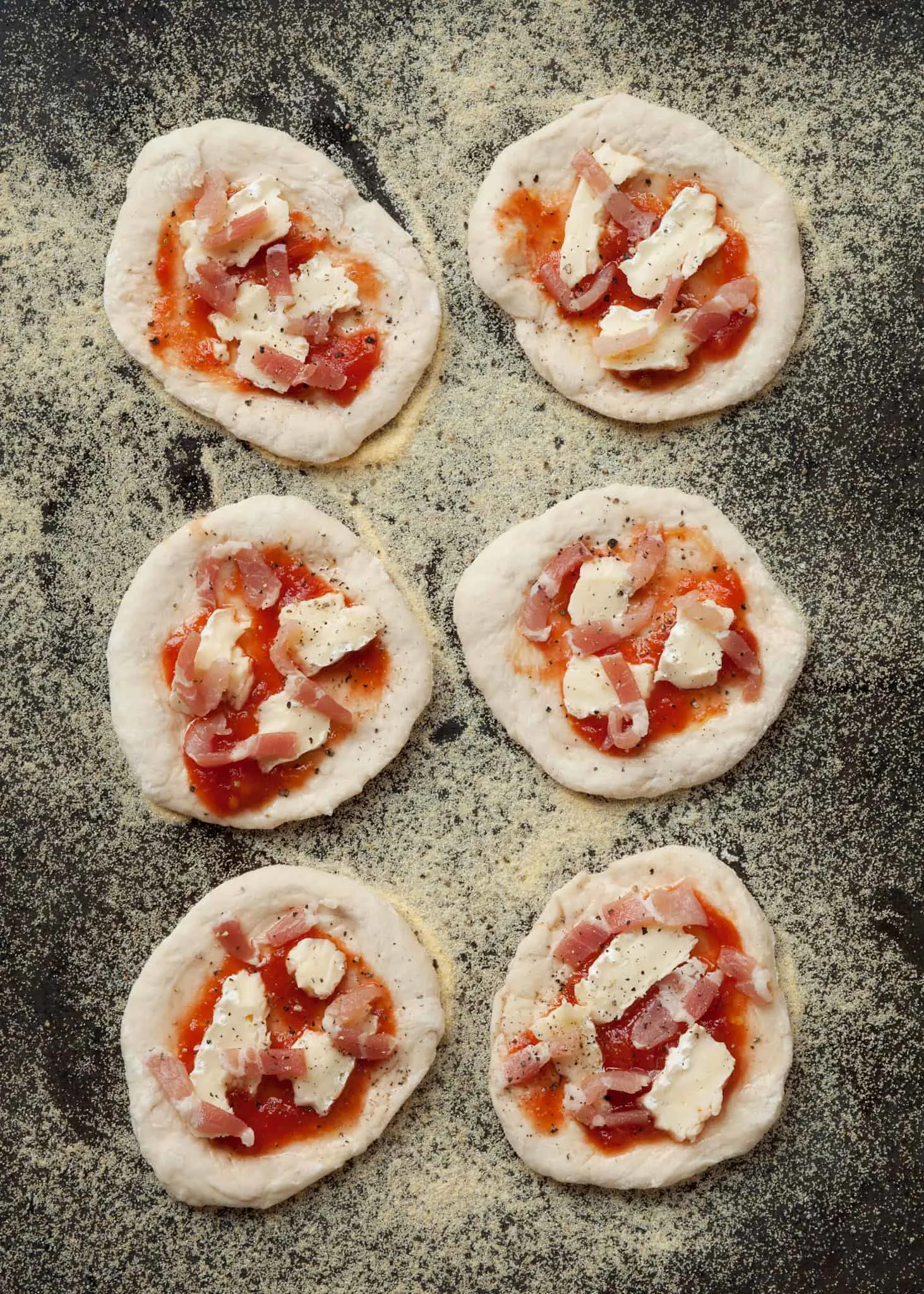 Try these Bacon Brie Basil Mini Pizzas for Game Day! #gameday #appetizer #pizza #fingerfood