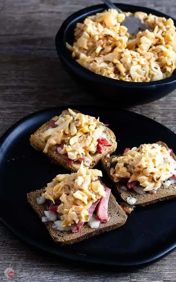 reuben sauce served on pumpernickel and what toasts