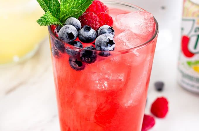 sparkling berry lemonade cocktail