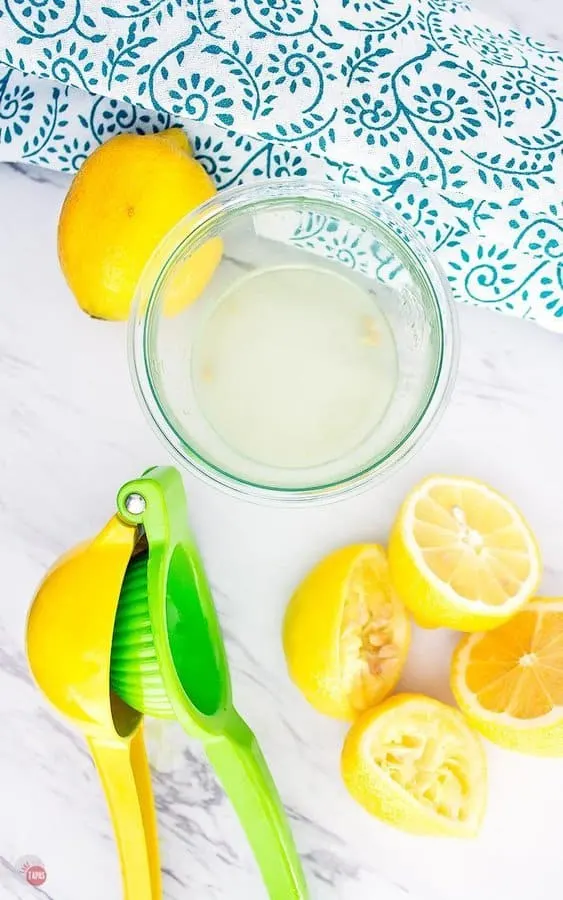 fresh squeezed lemon juice with juicer