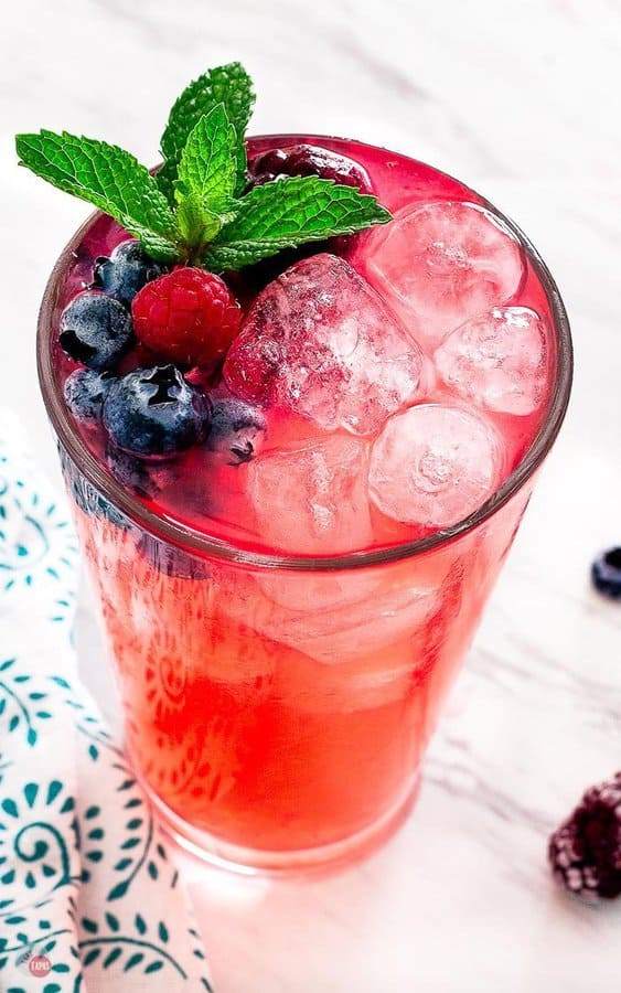 overhead picture of mixed berry lemonade