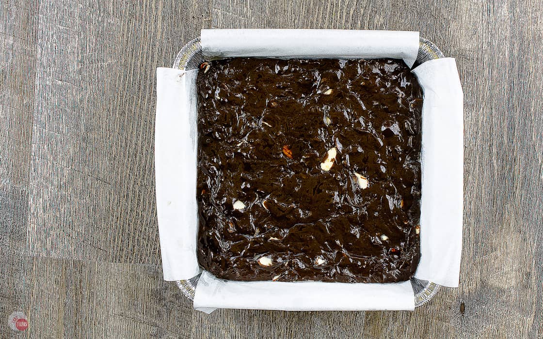 overhead picture of pan of set fudge