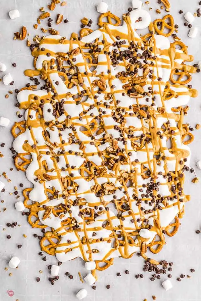 overhead picture of pretzel dessert nachos