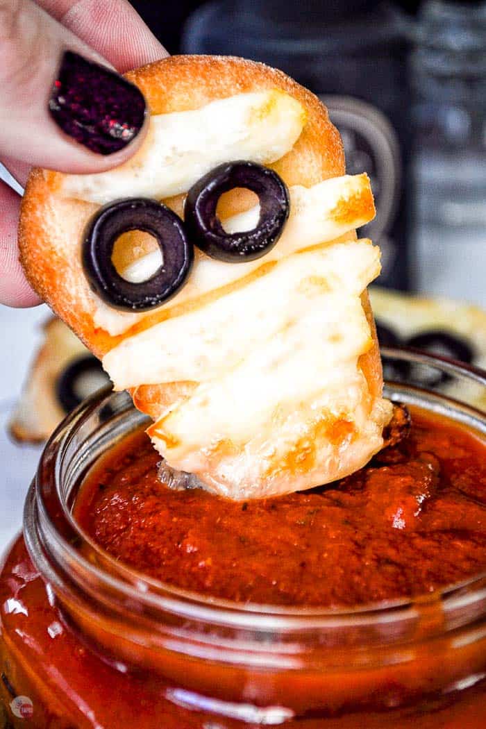 naan mummy dipping into sauce