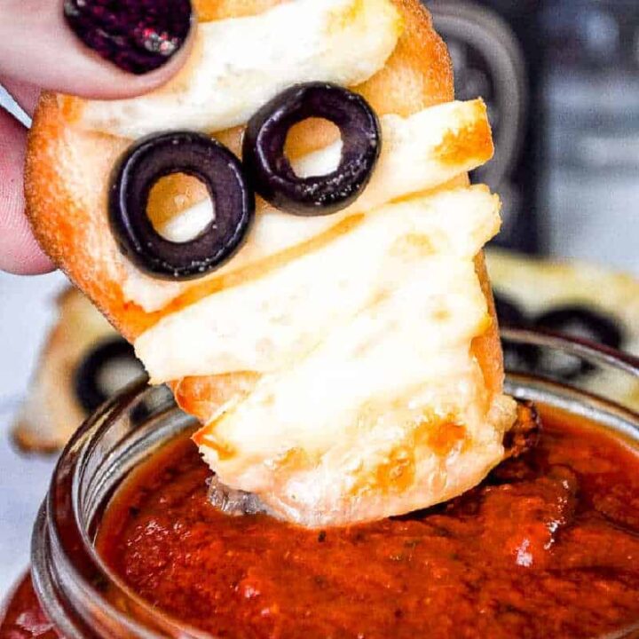 square picture of mummy pizza