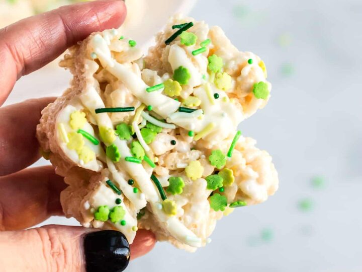Shamrock Rice Krispie Treats {Microwave Recipe!}