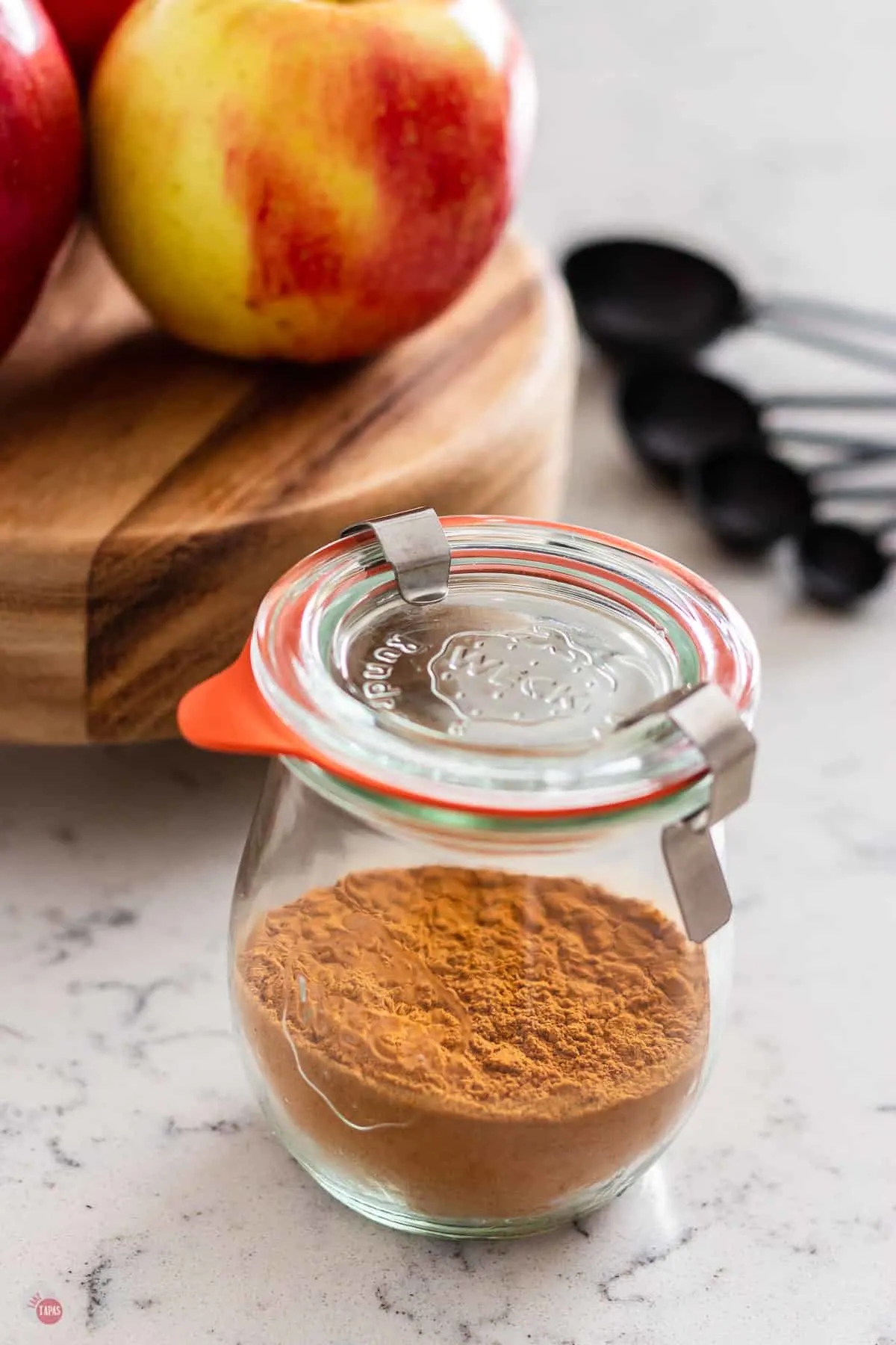 side view of jar of apple pie spice
