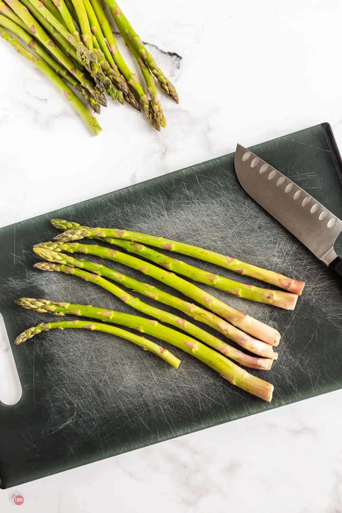 asparagus stalks on a cutting board