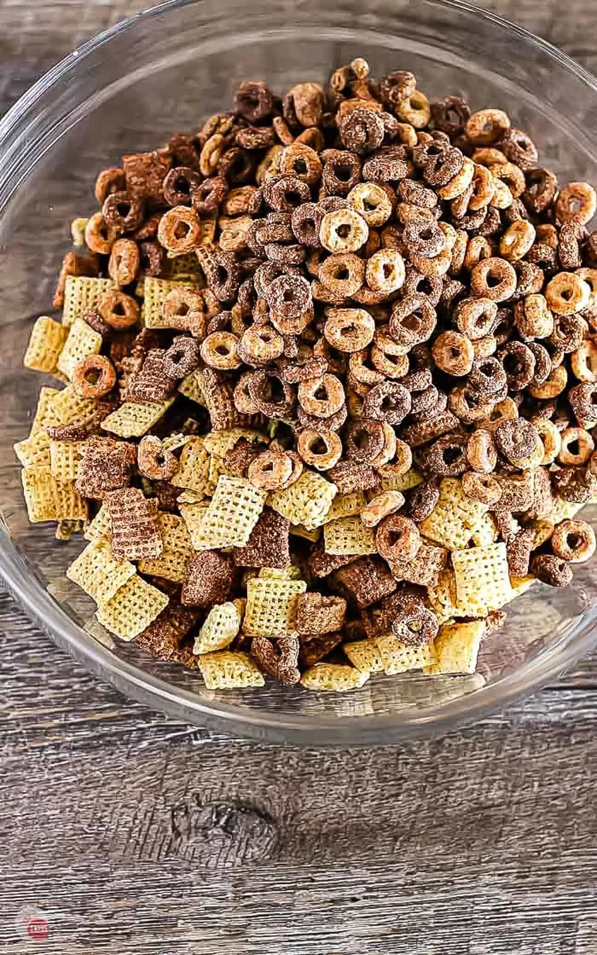 chex and cheerios cereal in a bowl