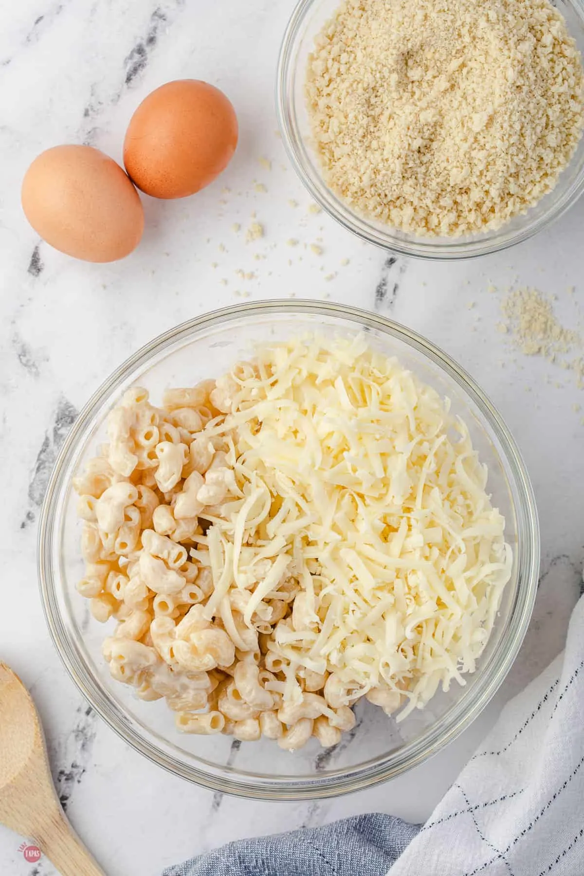 mac and cheese in a bowl