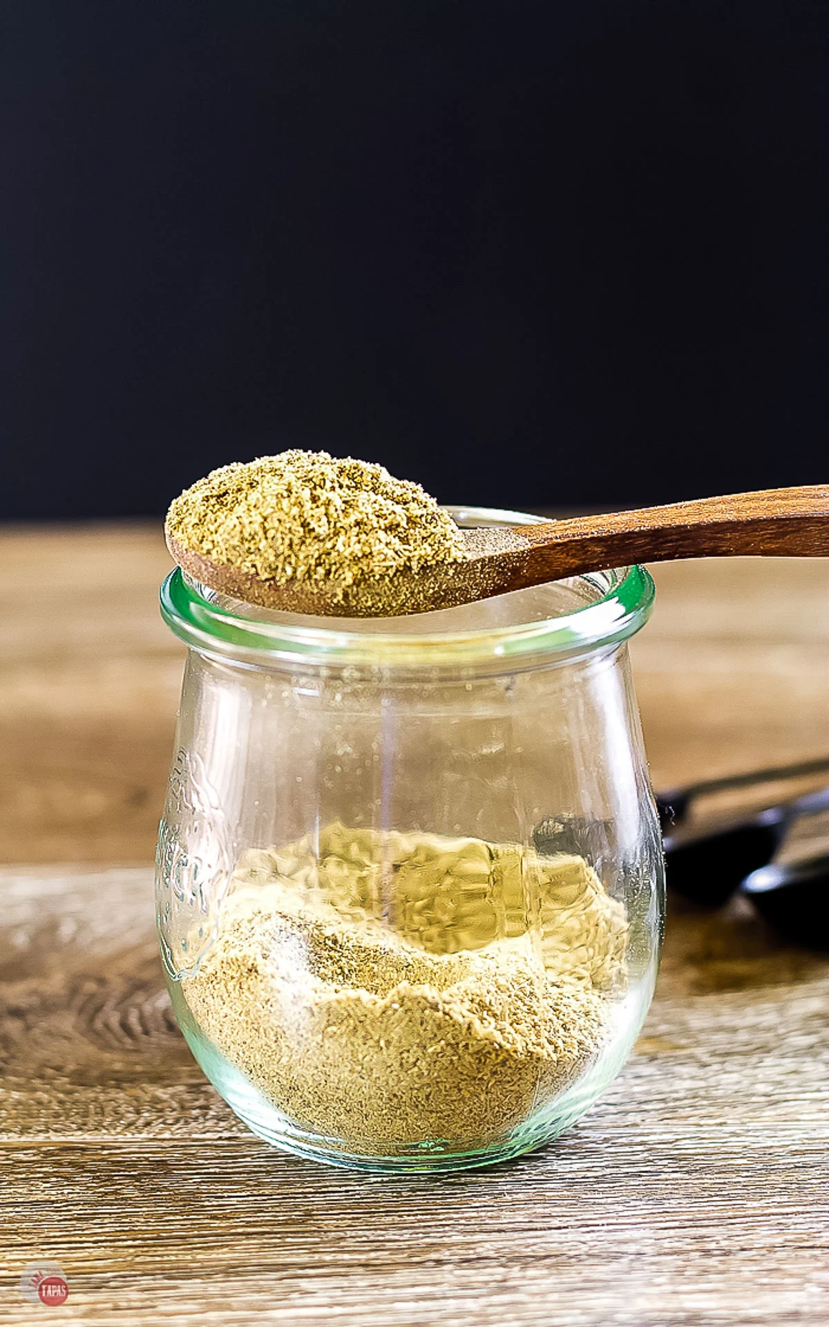 close up of a spoonful of poultry seasoning