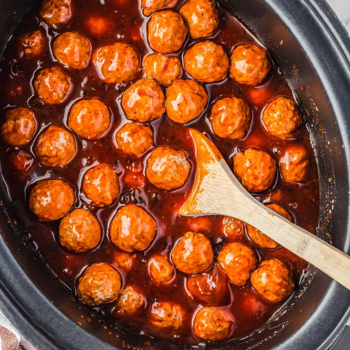 crockpot full of meatballs and sauce