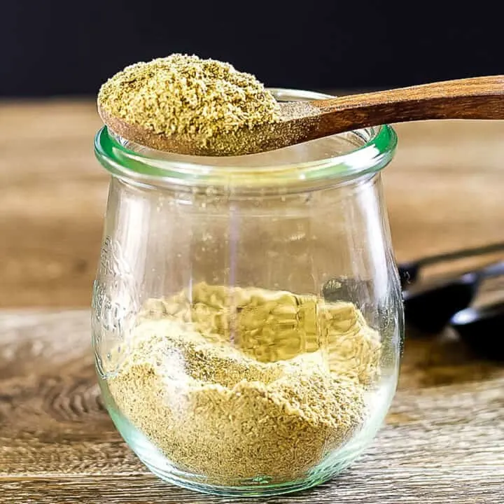 close up of a spoonful of poultry seasoning
