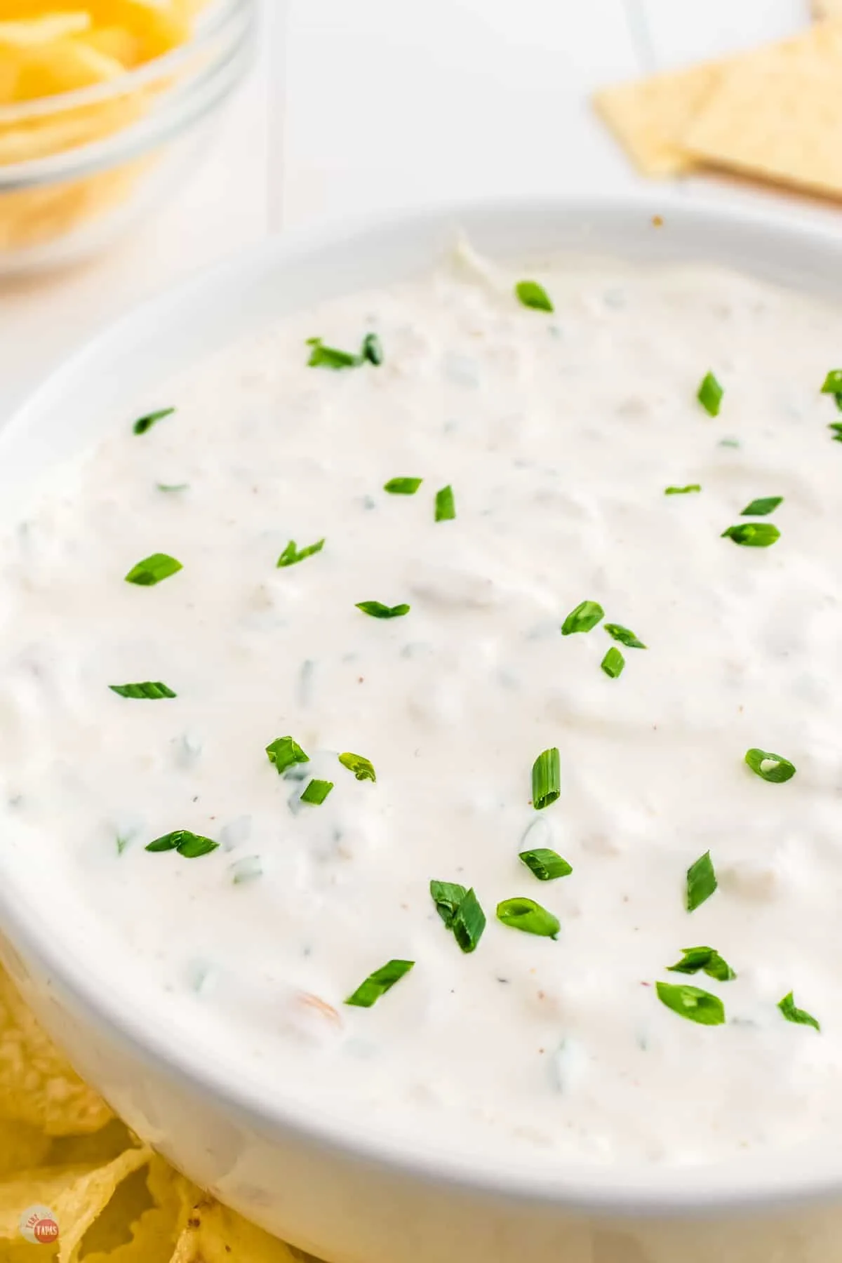 clam dip with chives
