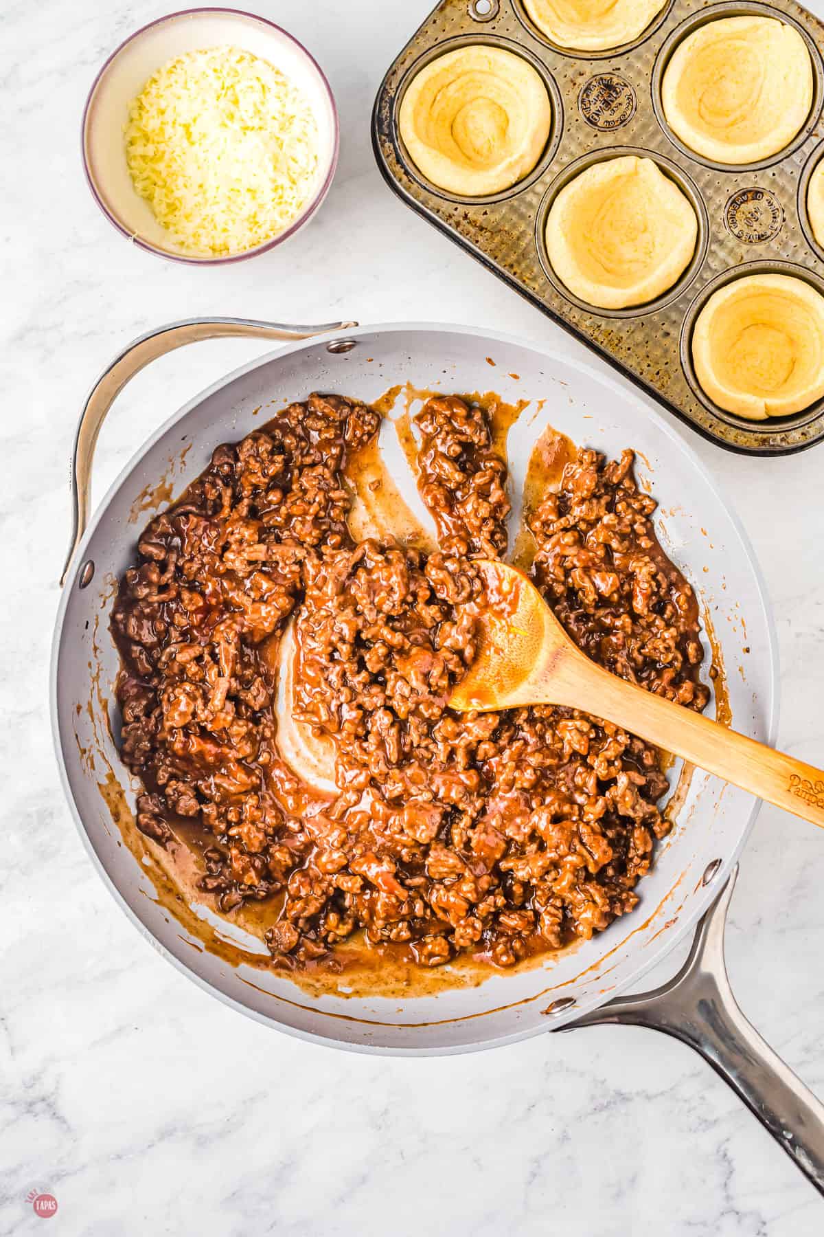 skillet of sloppy joe meat