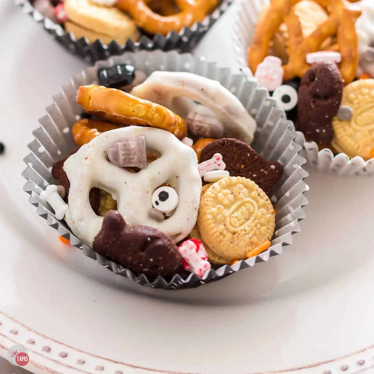 graveyard grub snack mix in black cupcake liners