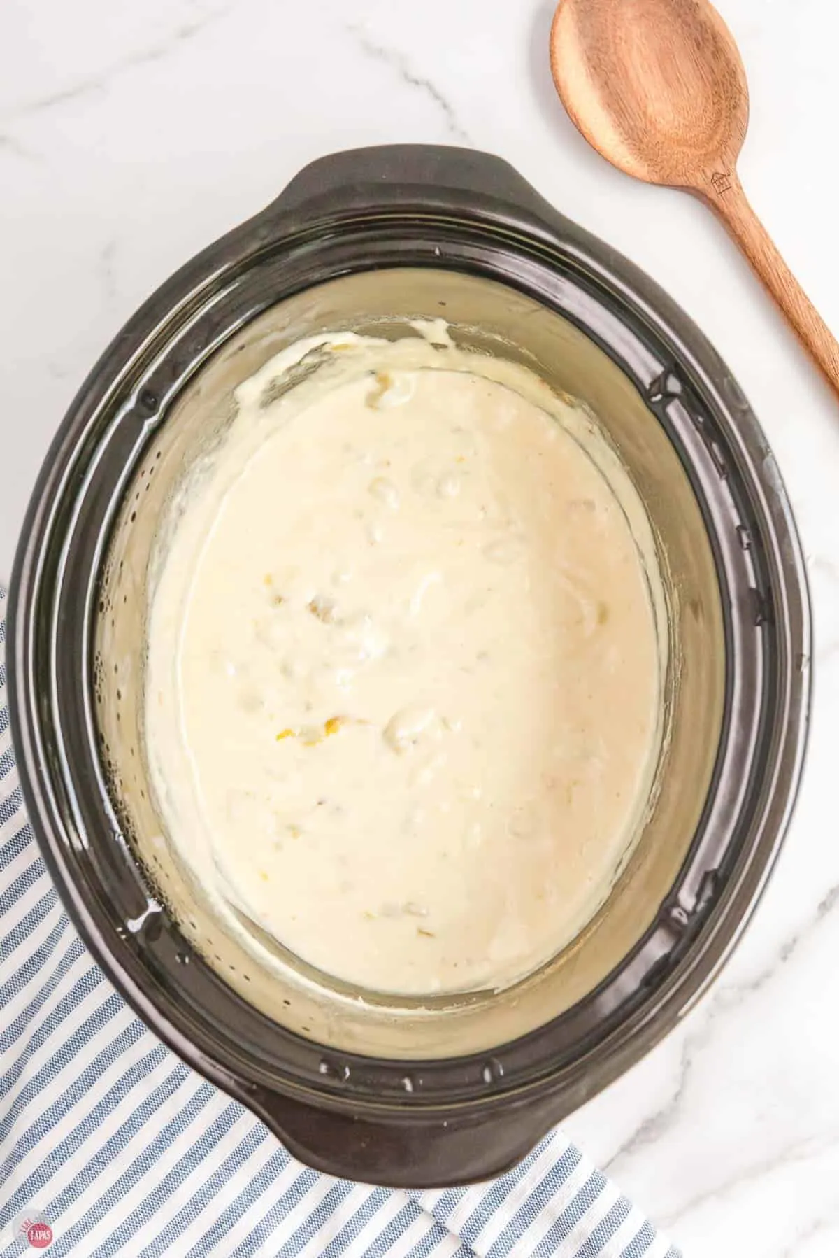 jalapeno cheese dip in a black crockpot bowl
