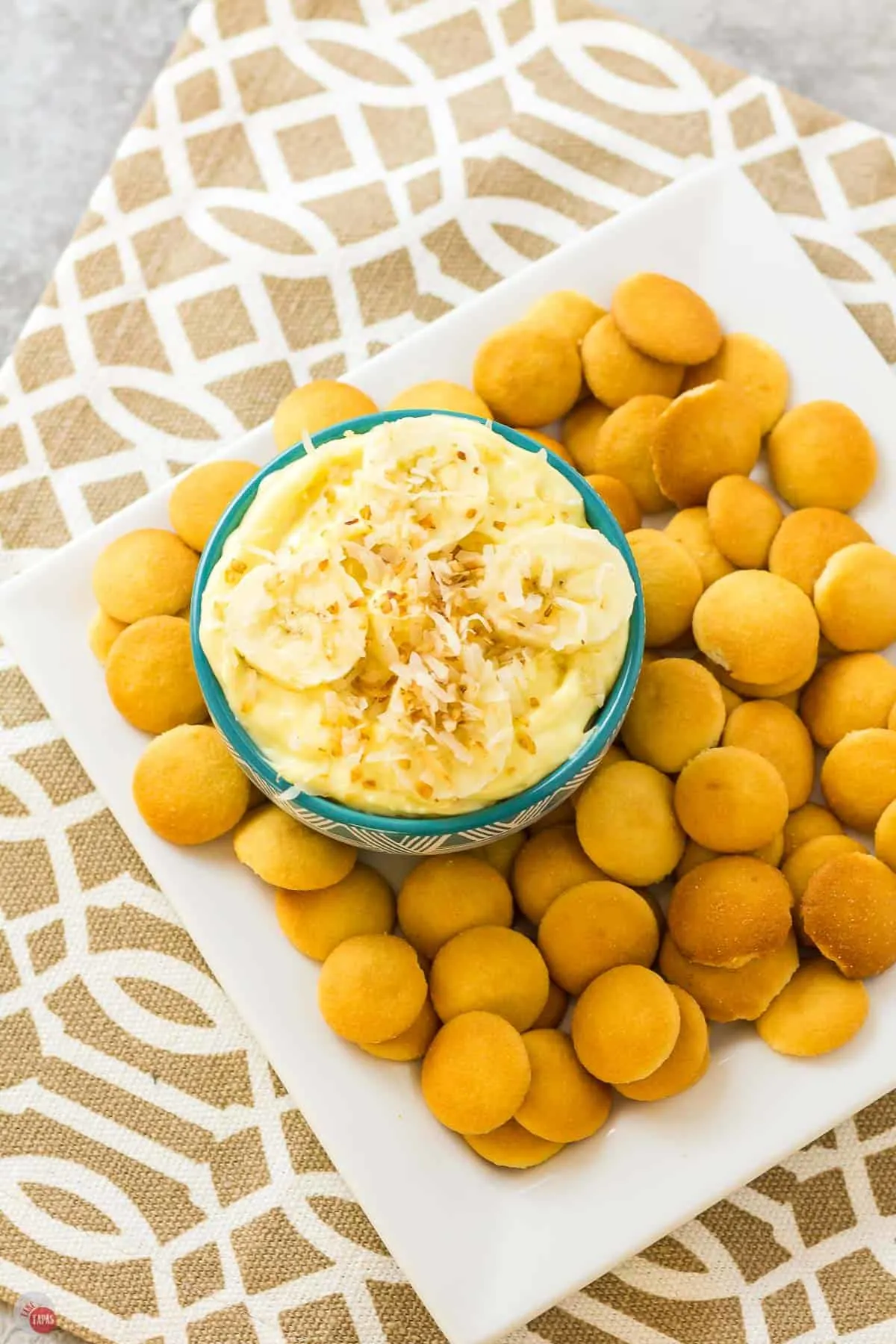 overhead view of banana dip surrounded by vanilla wafers