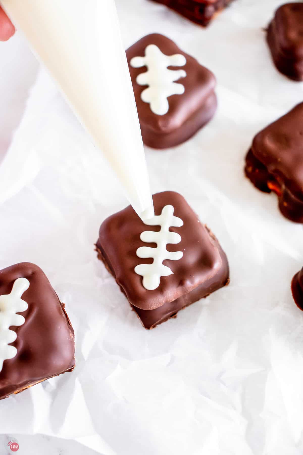 pipe white cookie icing on the cookie surface