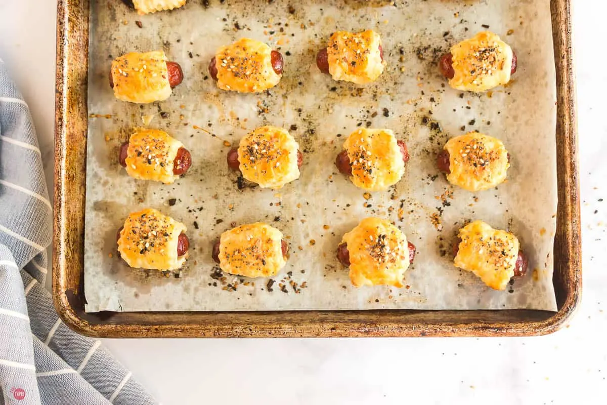 baked pigs in a blanket with puff pastry and seasoning