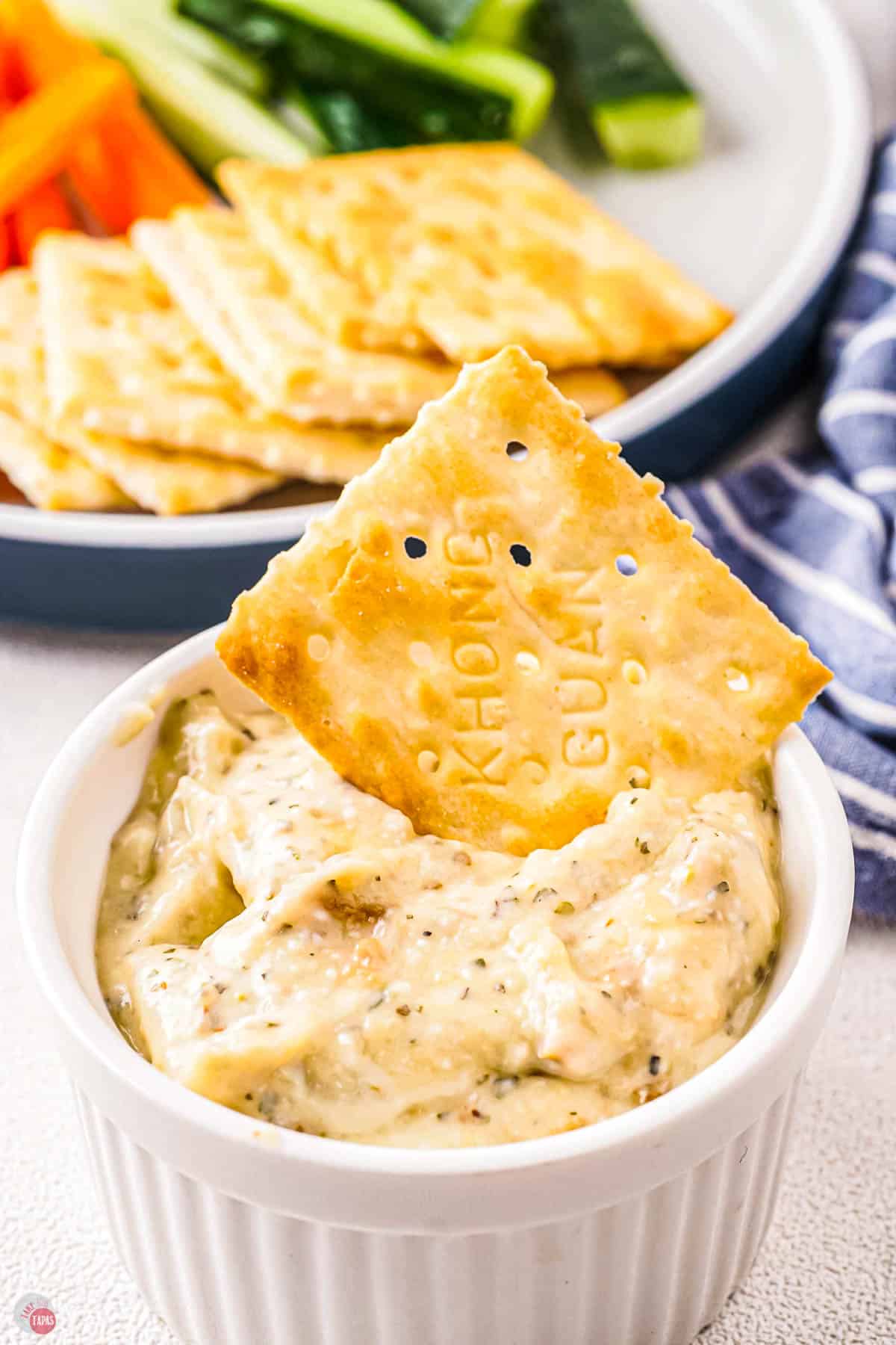 garlic dip with crackers