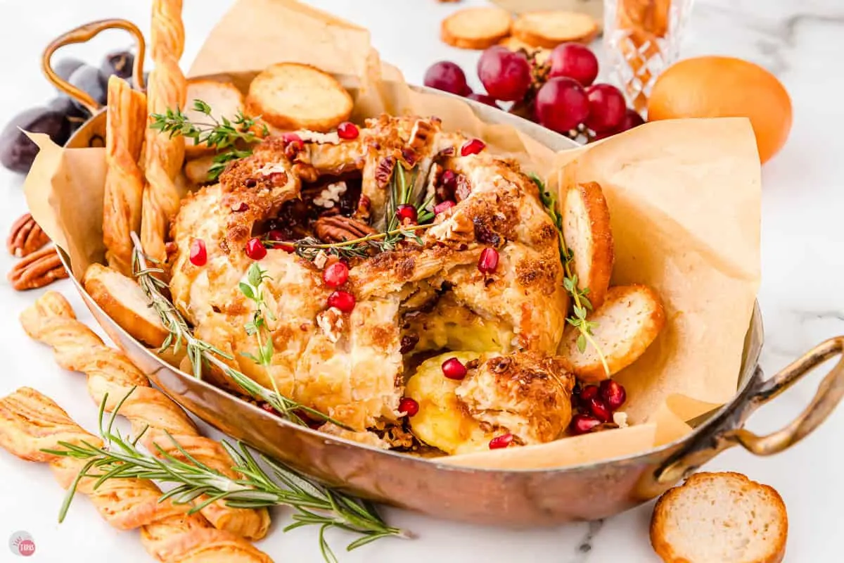 baked brie with pomegranate seeds and pecans