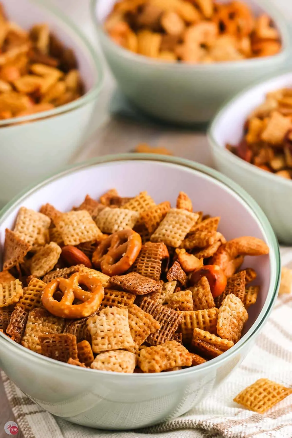 easy recipe for Chex mix baked in the oven