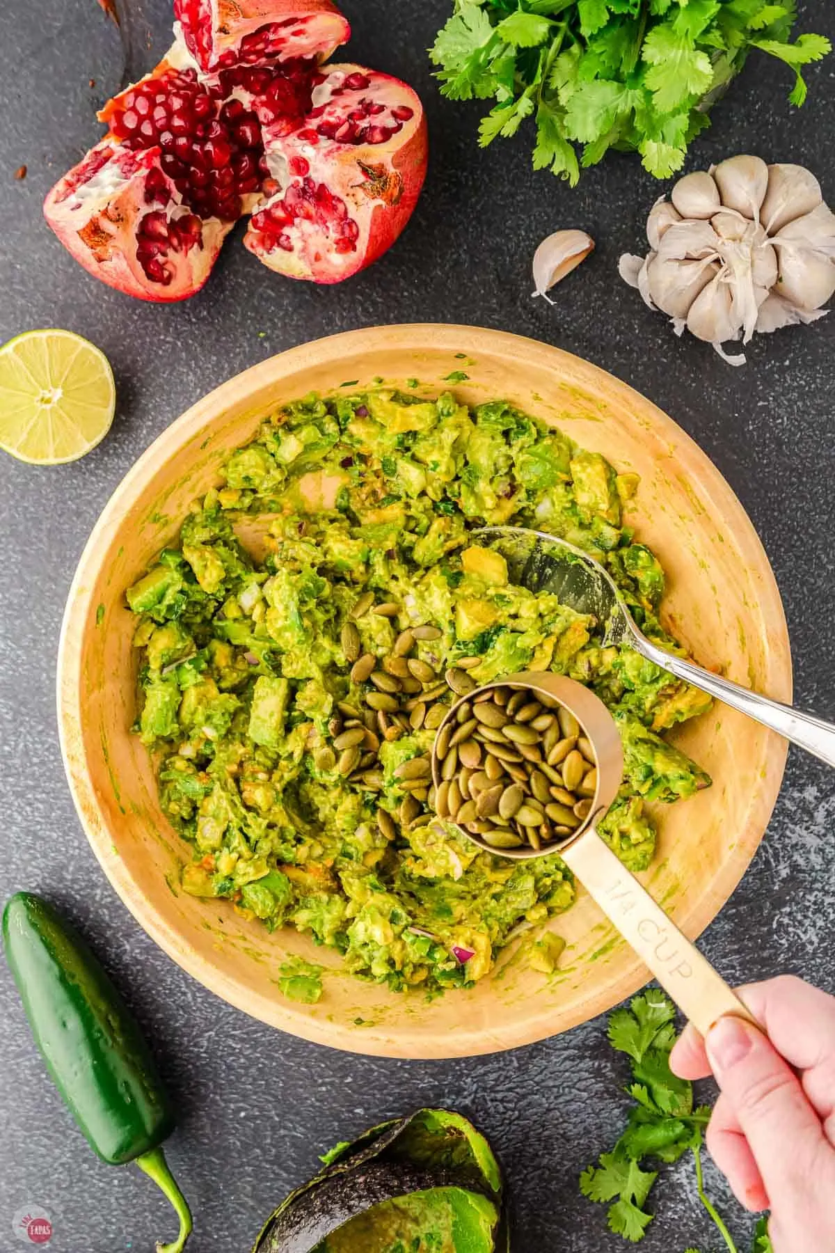 an easy guacamole recipe has just 5 ingredients