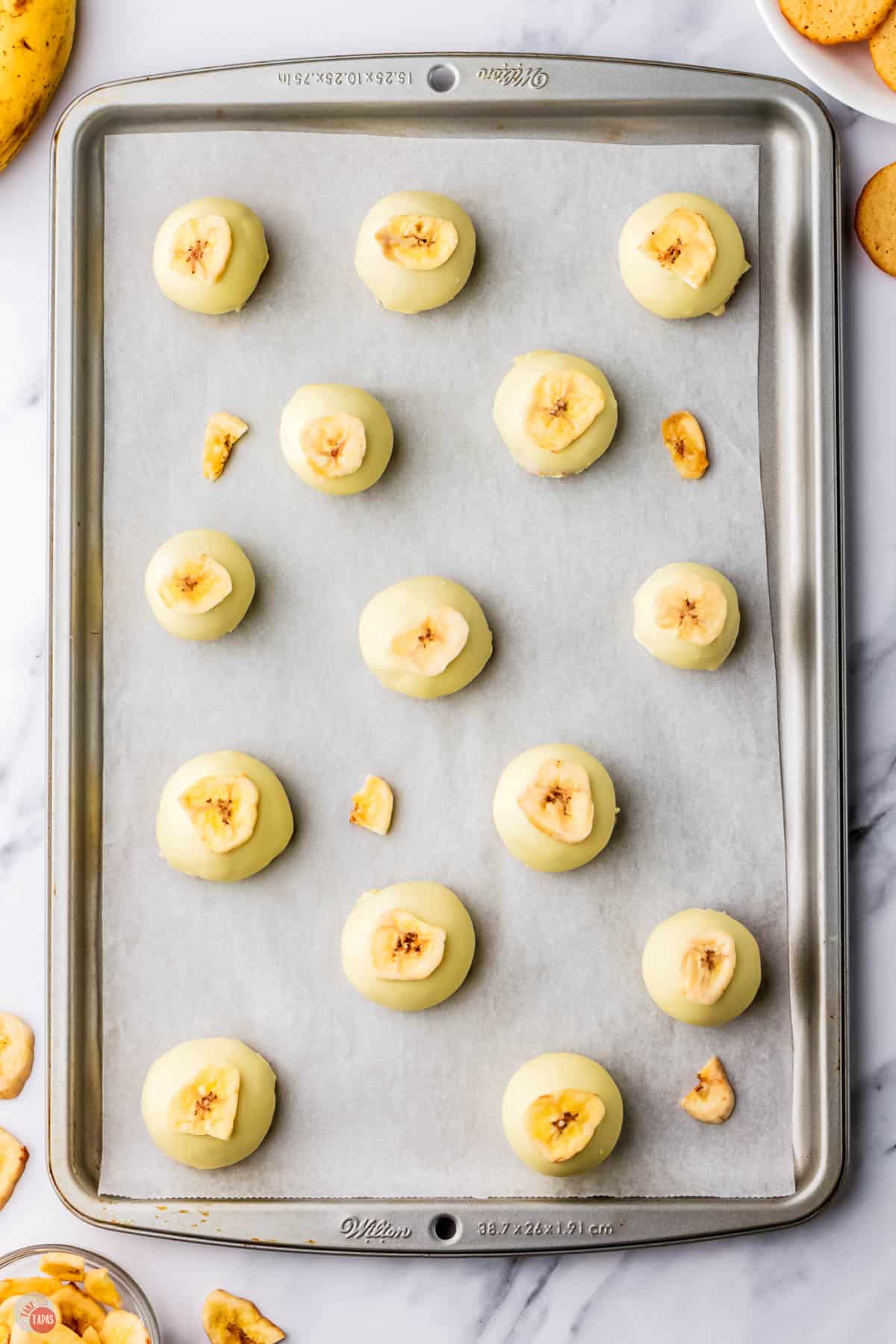 baking sheet with banana pudding truffles on it