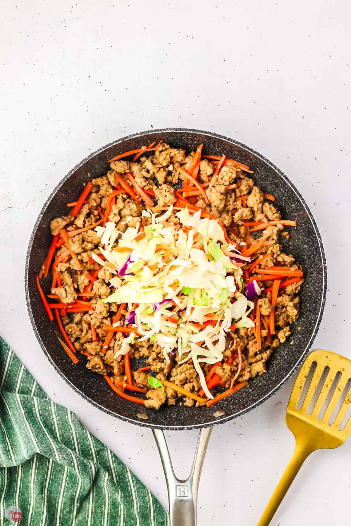 skillet with cooked ground chicken and vegtables