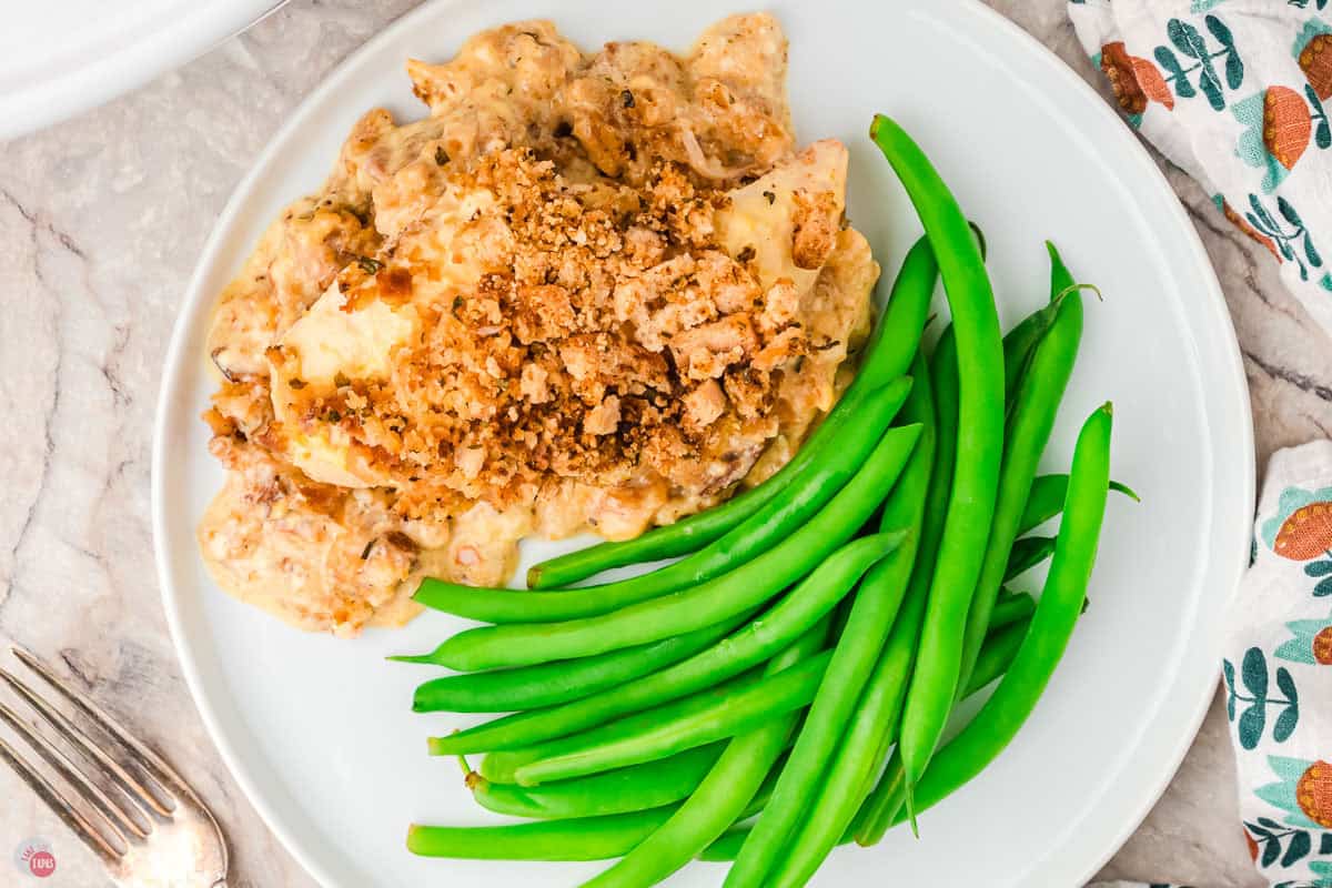 plate of chicken and green beans