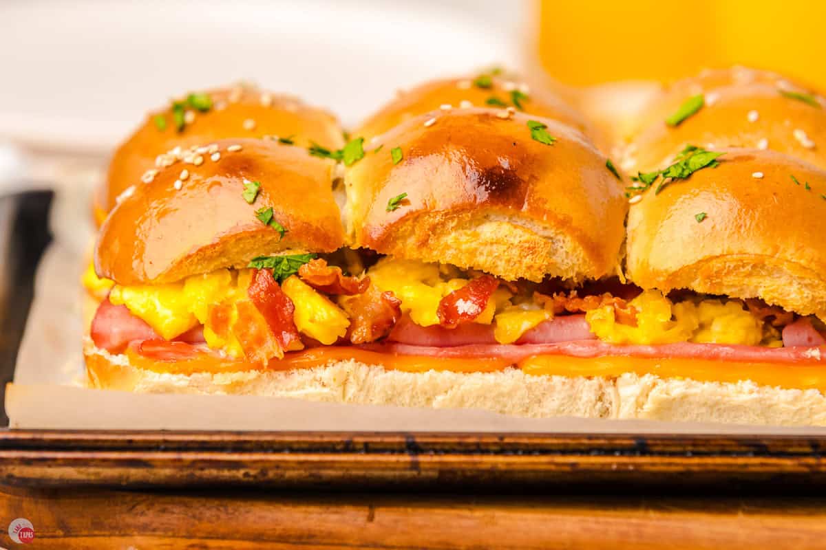 side view of tray of sliders with egg and bacon