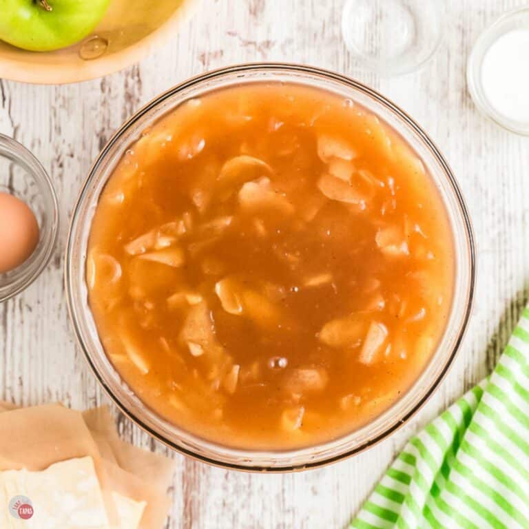 clear bowl of apple pie filling