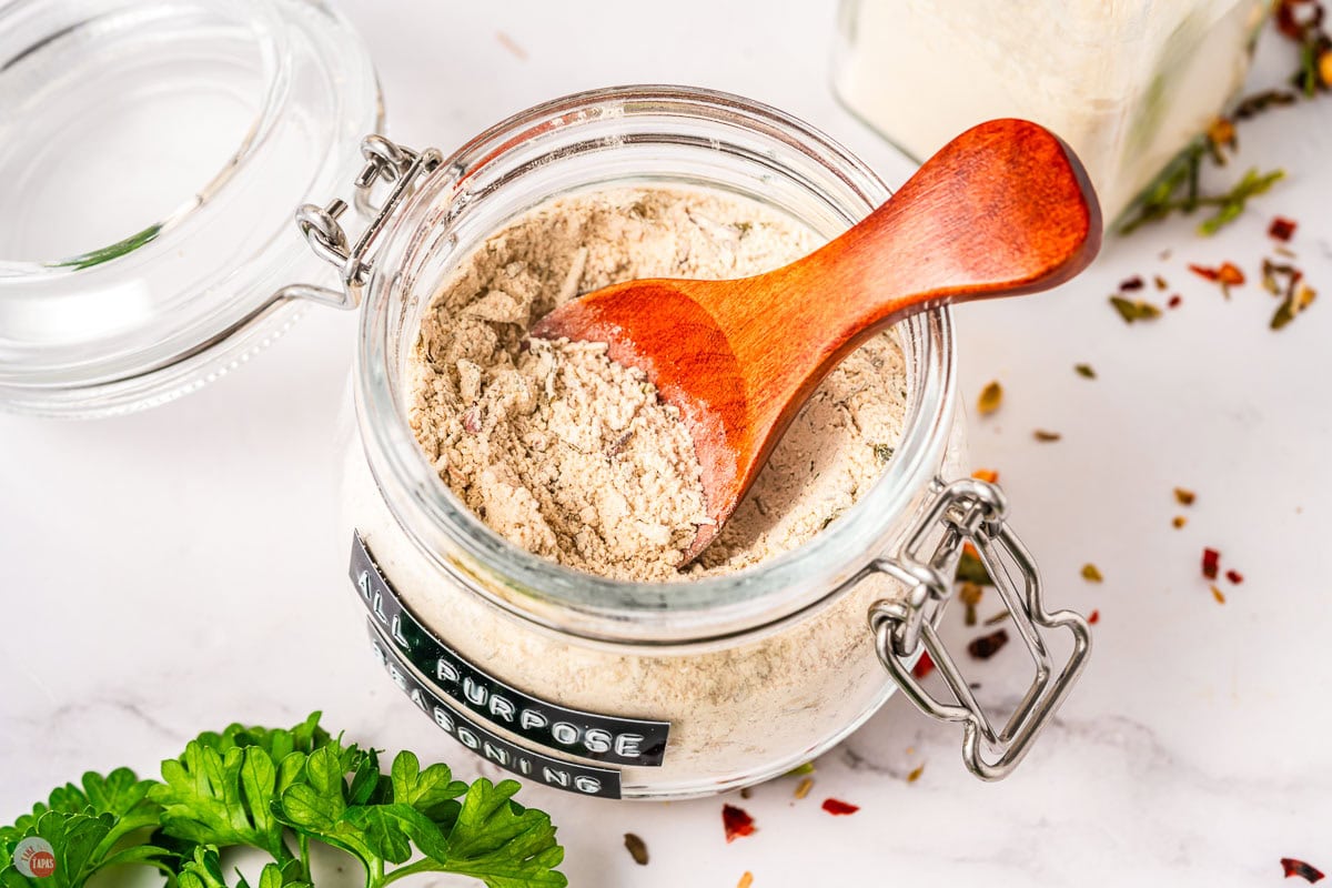 light spice mix in a clear jar