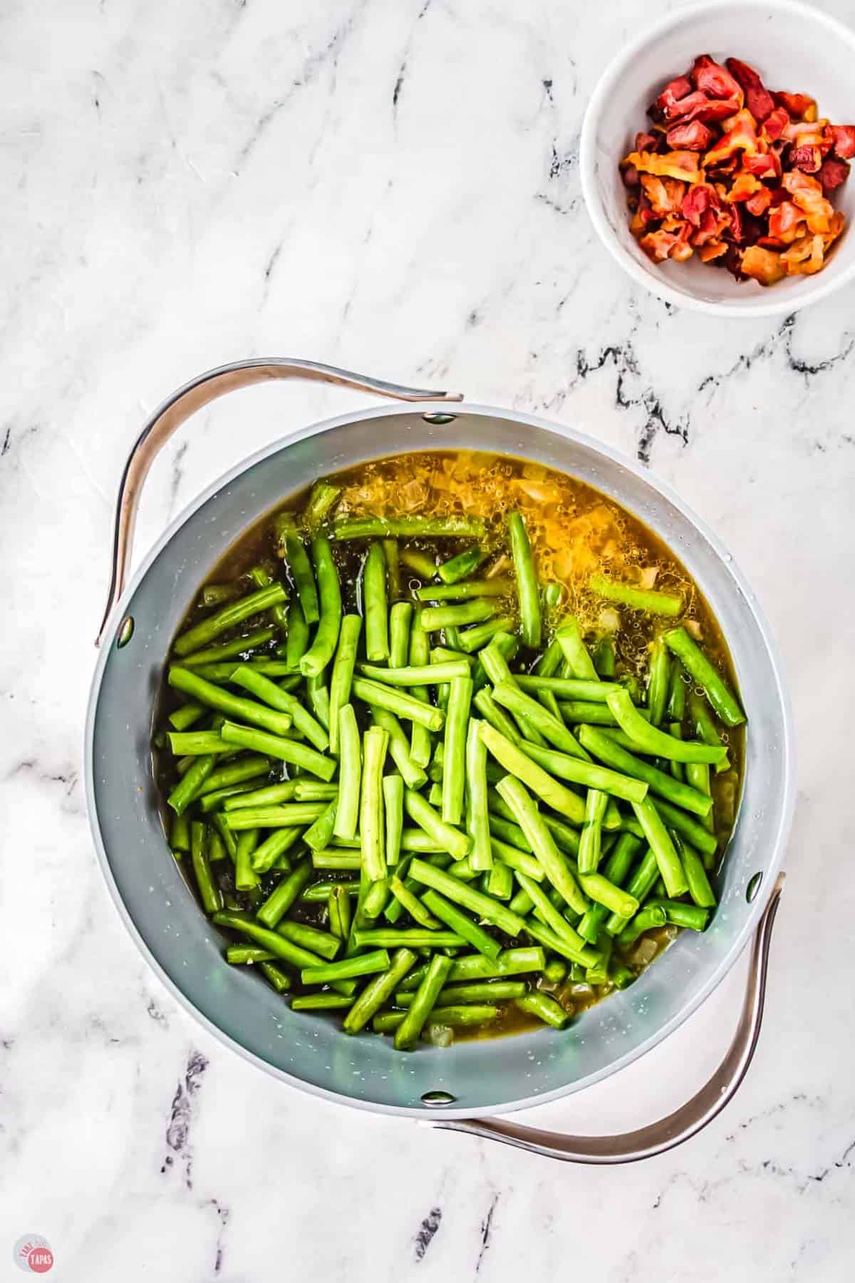 green beans in a skillet with some sauce