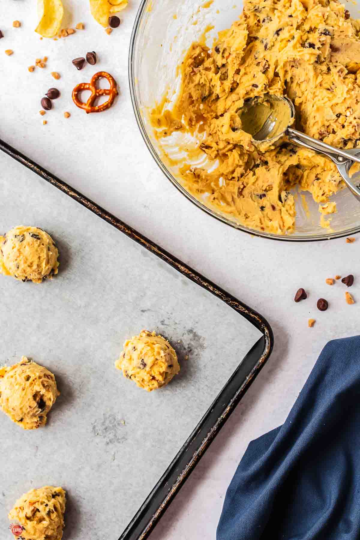 baking sheet with scoops of cookie dough