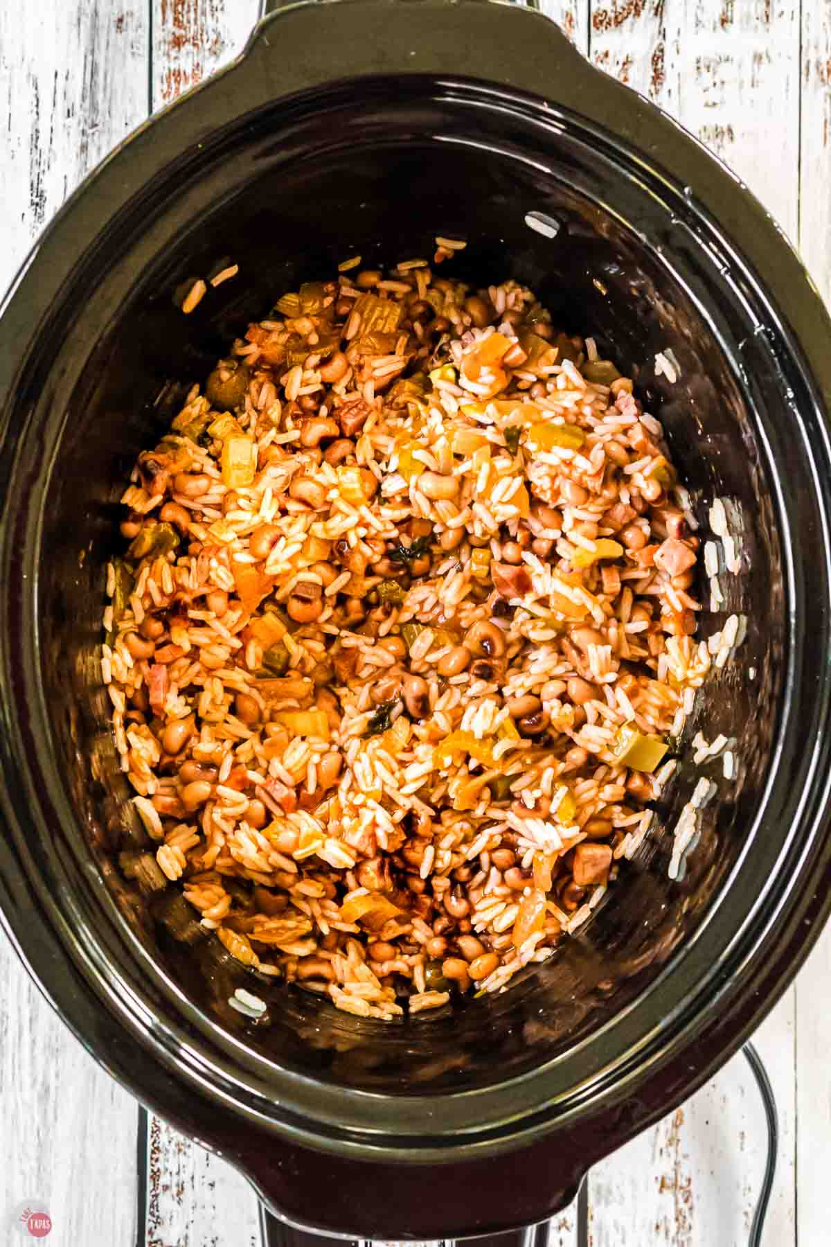 black slow cooker with black eyed peas and rice