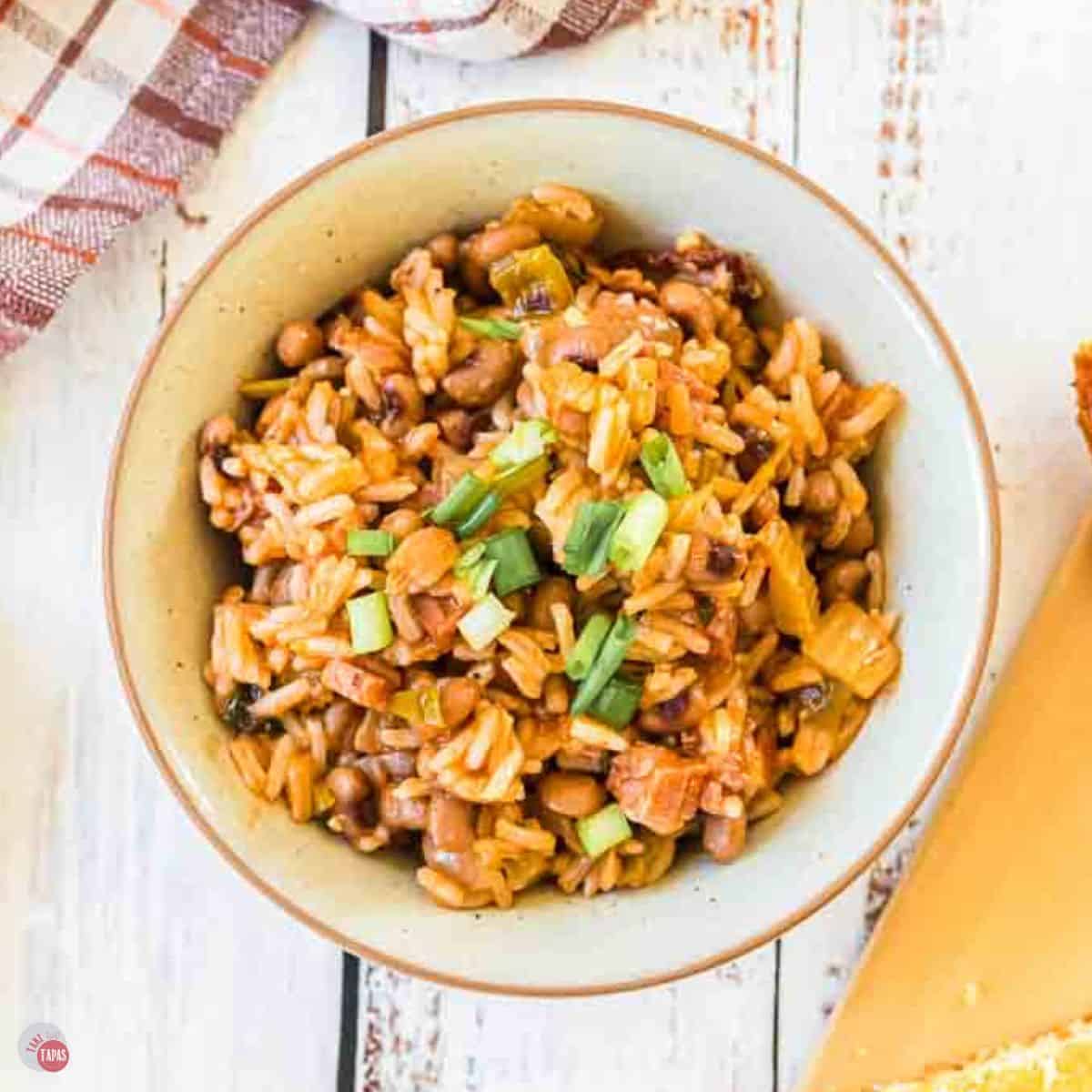 bowl of crock pot hoppin john