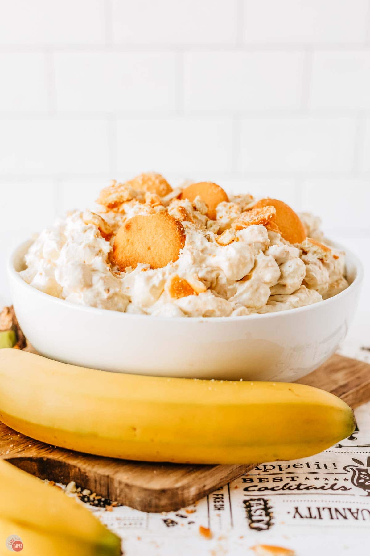 bowl of banana pudding fluff with bananas next to it