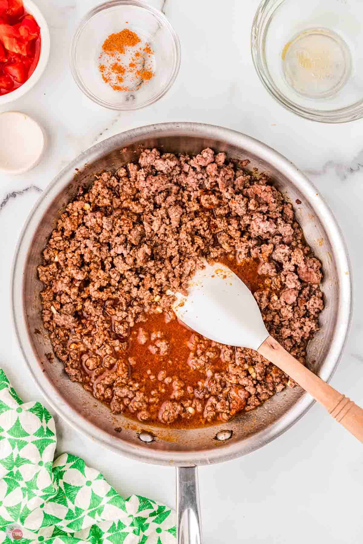 skillet of cooked ground beef with taco seasoning in it
