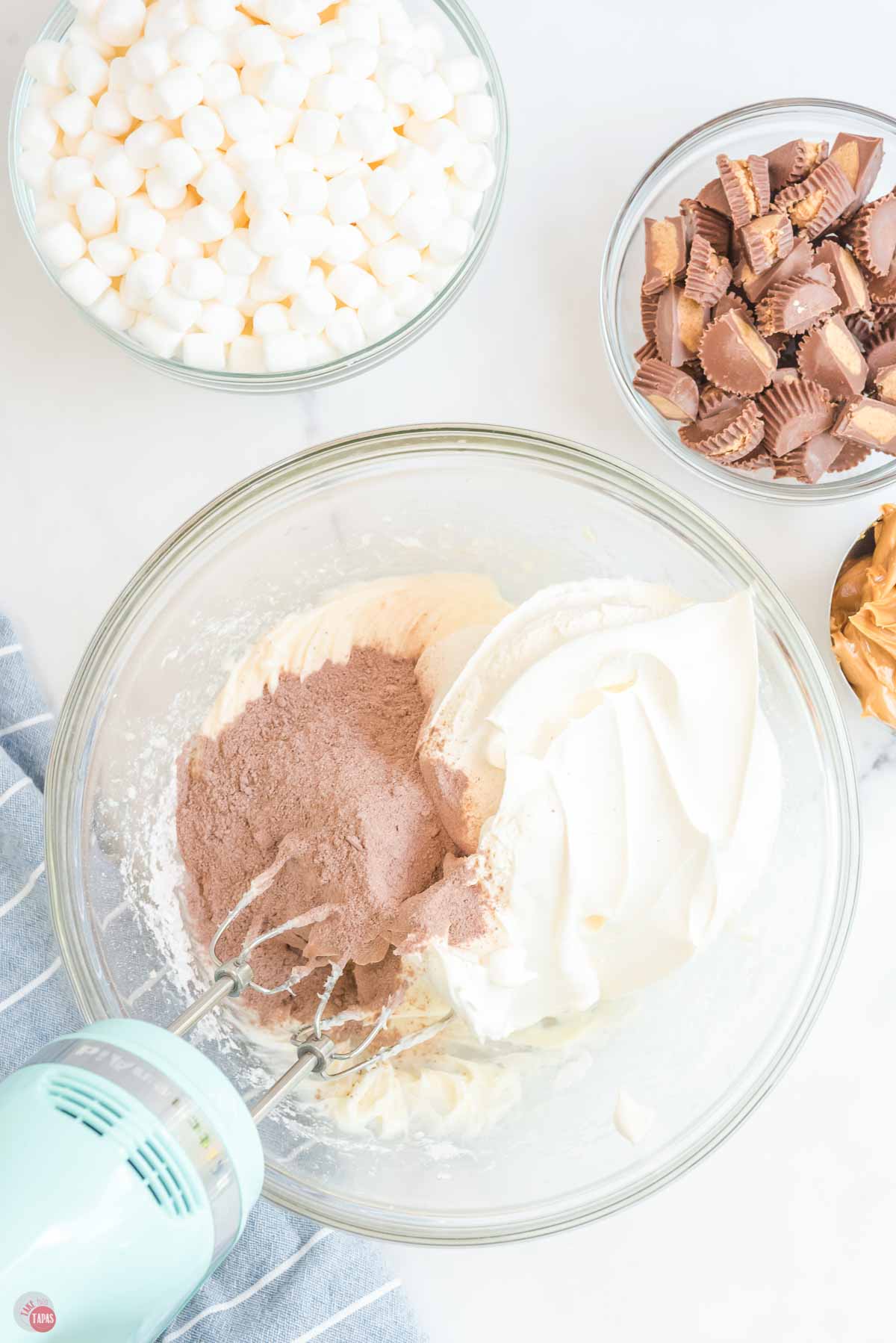 clear bowl with pudding mix and whipped topping in a bowl