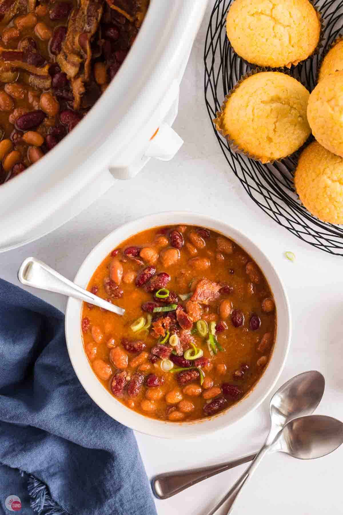 bowl of baked beans with corn muffins 