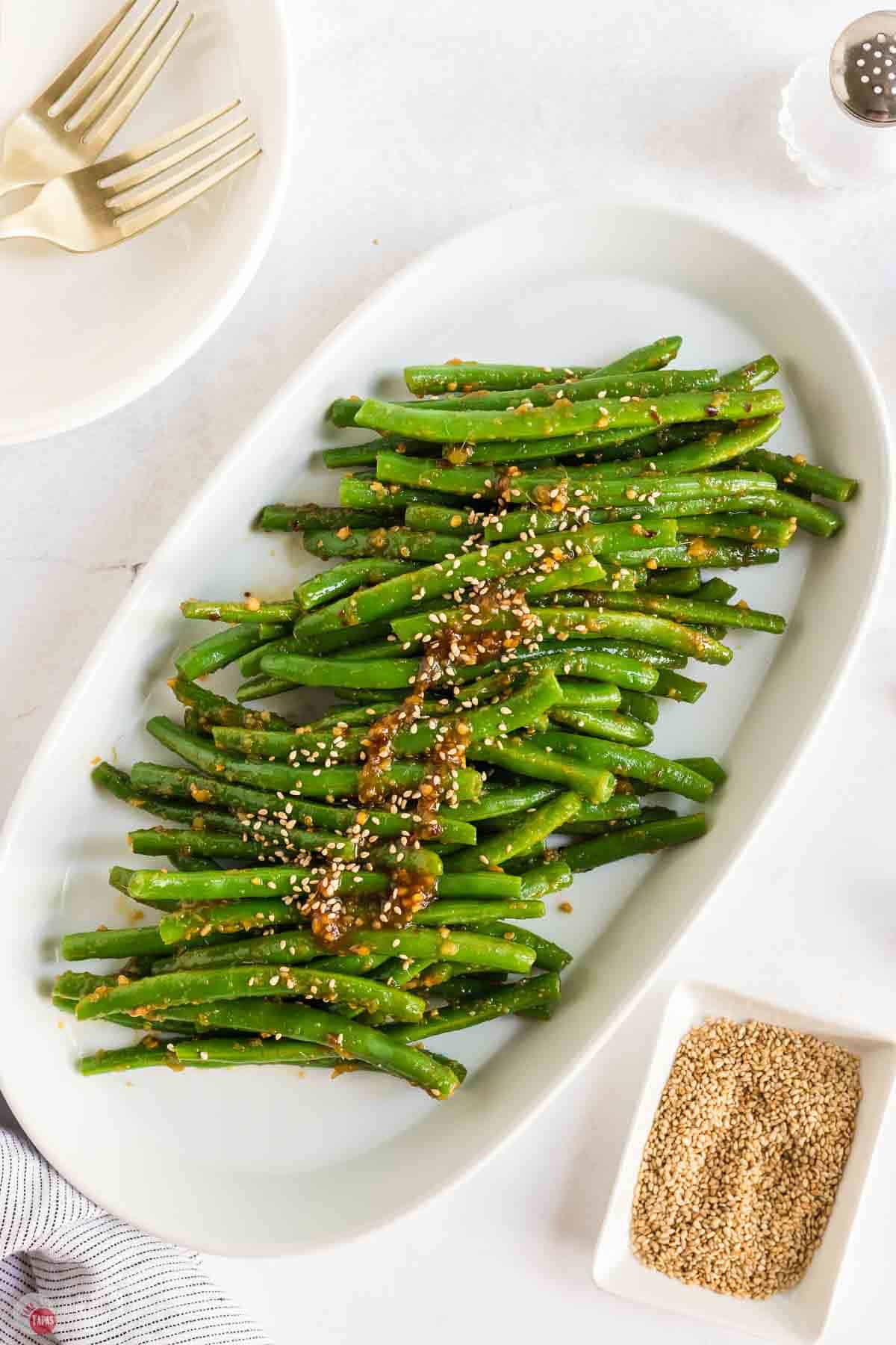 platter of green beans topped with garlic