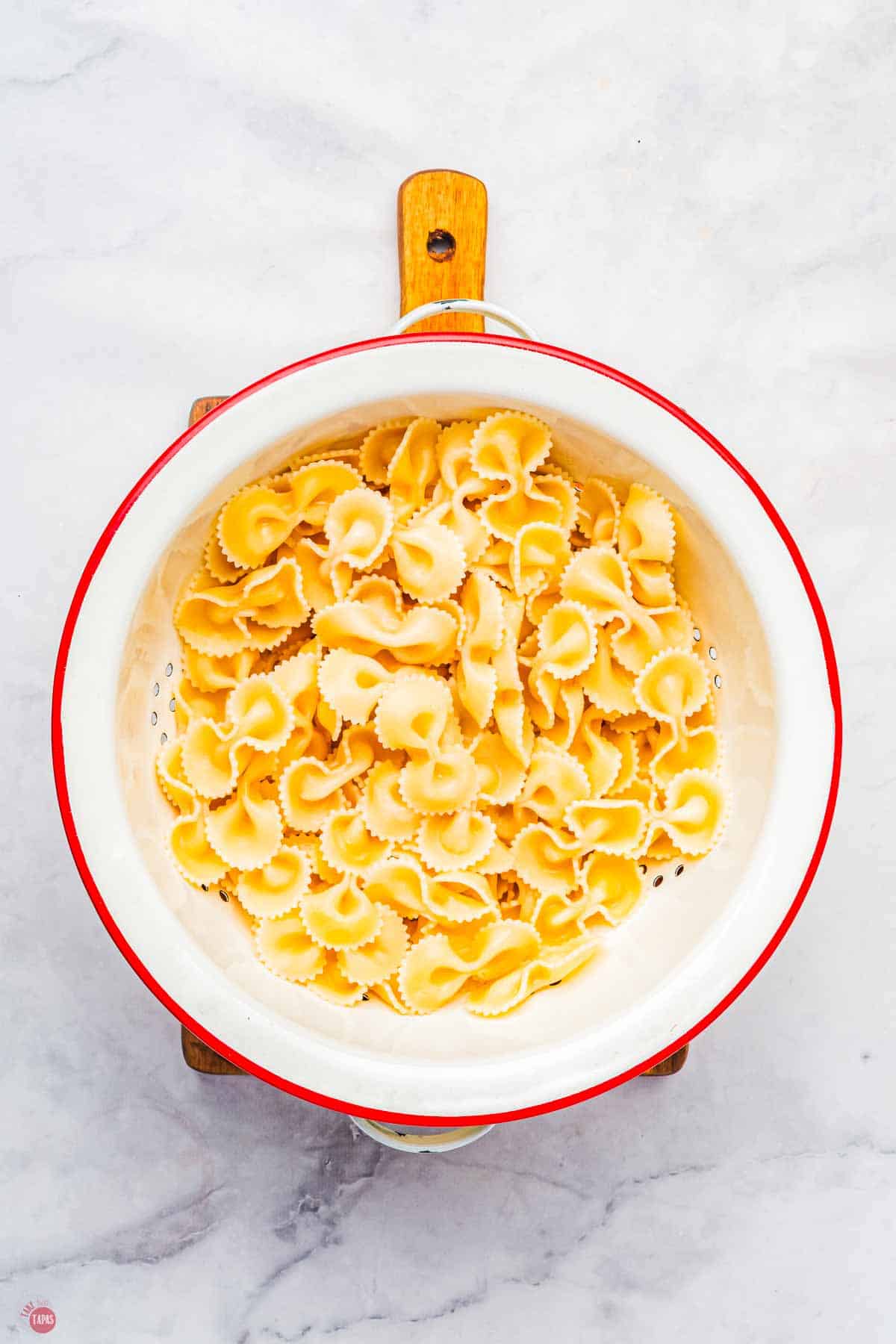 cooked pasta in a white colander