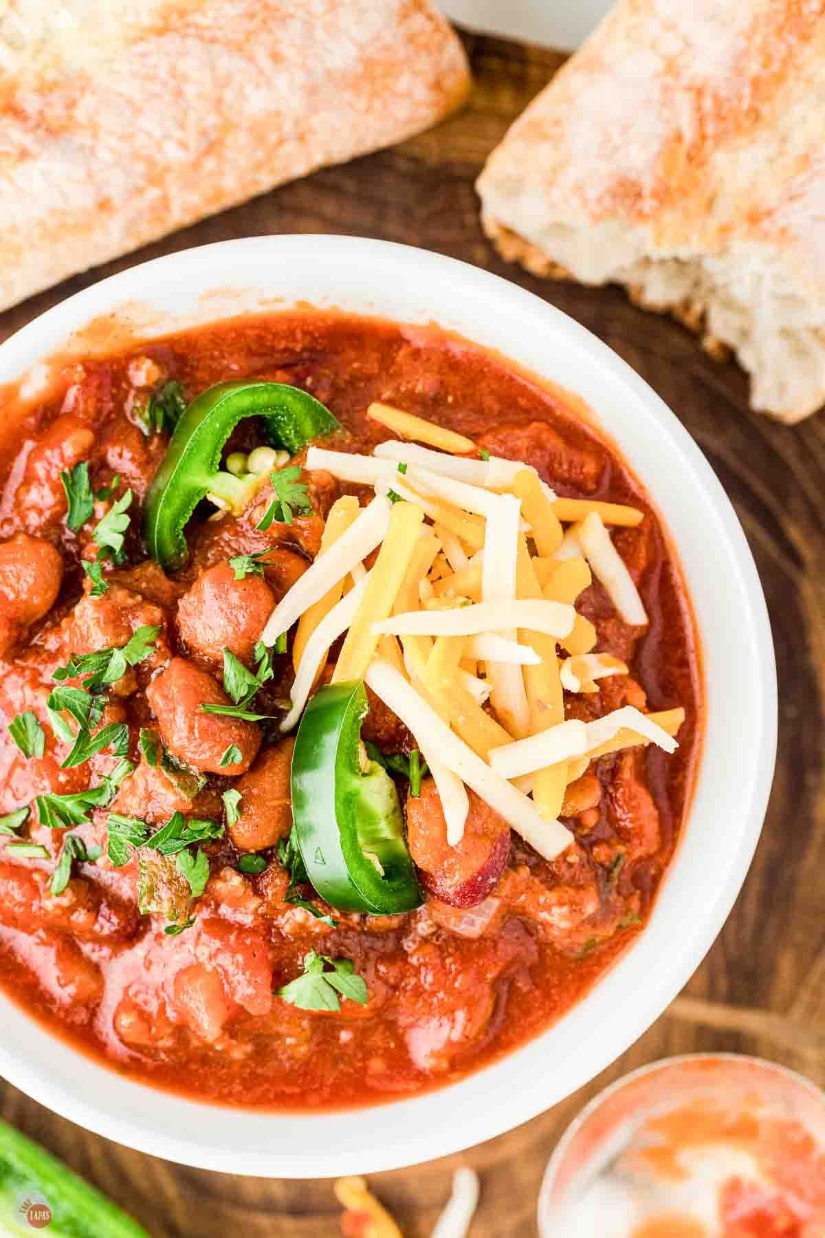 close up of a bowl of chili with toppings