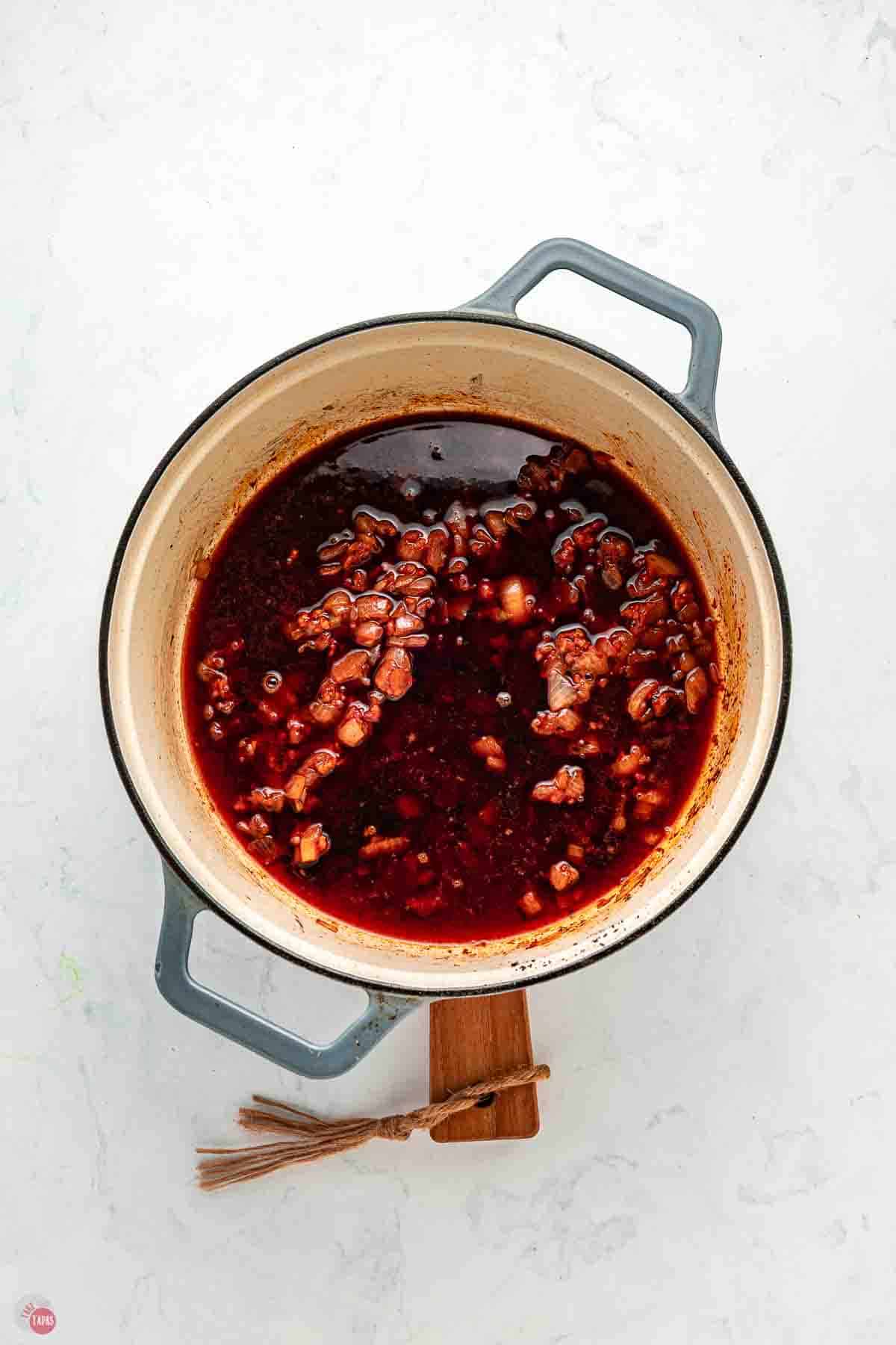 pot wth beef and red wine